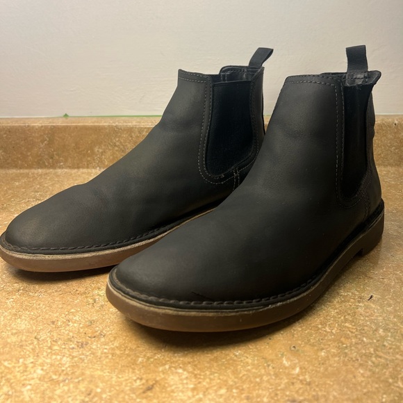 Men’s Clark’s-Size 10 Chelsea boots. Gently worn, 100% leather. Classic style - Picture 2 of 12
